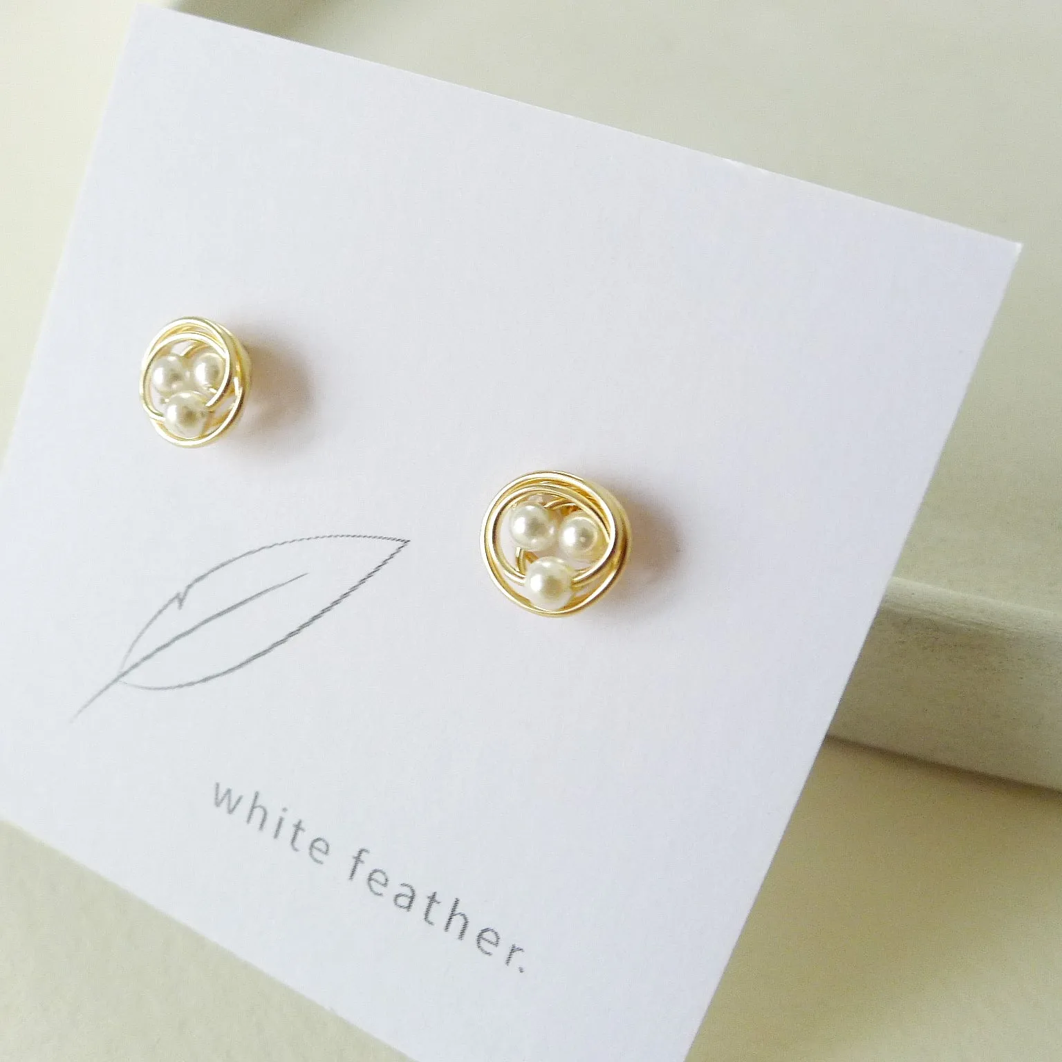 Estelle Earstuds / White Shell Pearl
